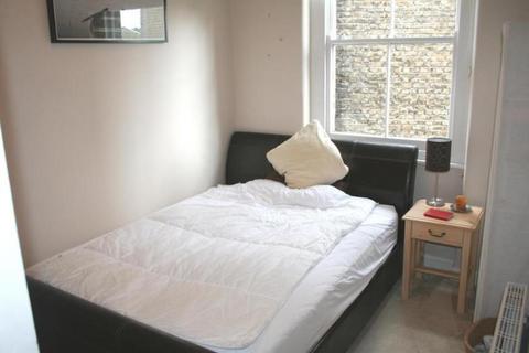 3 bedroom flat to rent, St Clements Mansions, Lillie Road