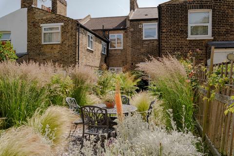 68a Howson Road, London, SE4 2AT