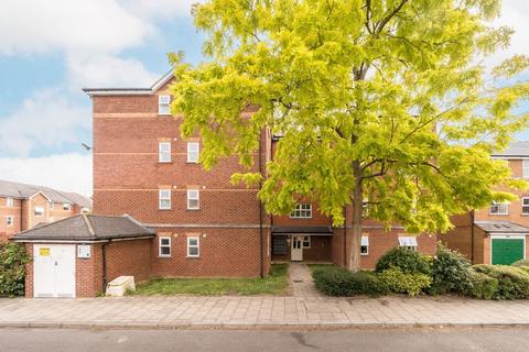 2 bedroom flat for sale, Massingberd Way, London SW17