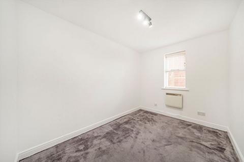 2 bedroom flat for sale, Massingberd Way, London SW17