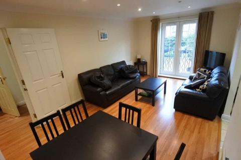 2 bedroom flat to rent, Shillingford Close, London NW7