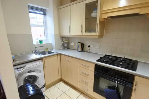 2 bedroom flat to rent, Shillingford Close, London NW7