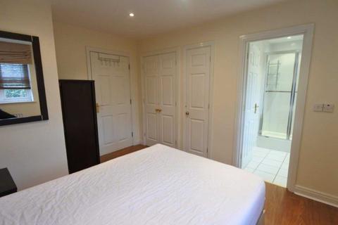 2 bedroom flat to rent, Shillingford Close, London NW7