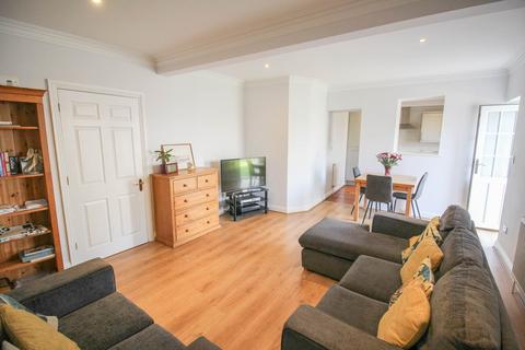 2 bedroom flat for sale, Royal Crescent*Ground Floor Flat*2 Garden Areas*Allocated Parking*