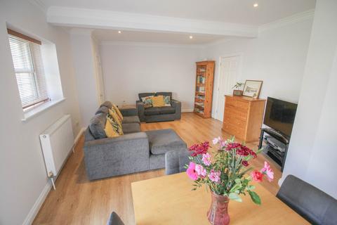2 bedroom flat for sale, Royal Crescent*Ground Floor Flat*2 Garden Areas*Allocated Parking*