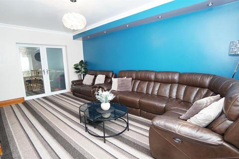 5 bedroom semi-detached house for sale, Fourth Avenue, Killinghall, Bradford