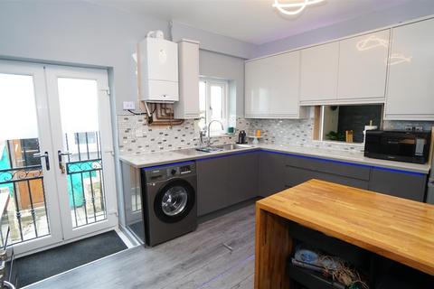 5 bedroom semi-detached house for sale, Fourth Avenue, Killinghall, Bradford