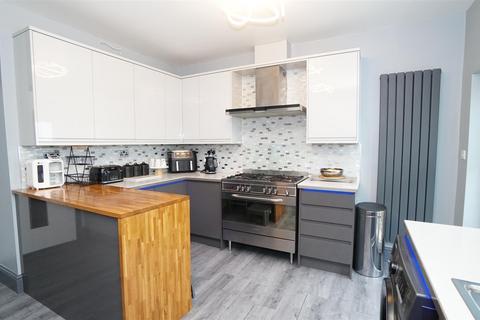 5 bedroom semi-detached house for sale, Fourth Avenue, Killinghall, Bradford