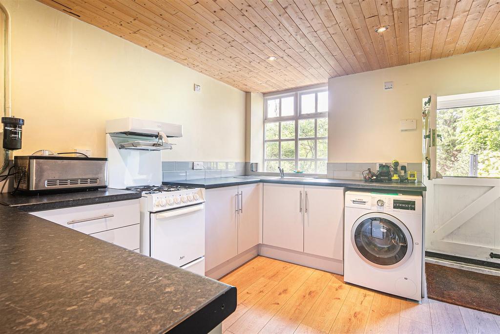 Lower ground floor kitchen/utility room