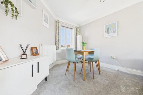 2 bedroom flat for sale, St. Kitts Drive, Eastbourne BN23