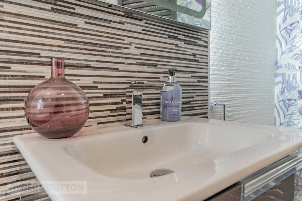 En-Suite Bathroom