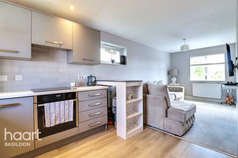Flat 4, 8 Gatwick View, Billericay, CM12 9QU