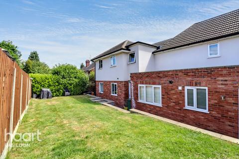 Flat 4, 8 Gatwick View, Billericay, CM12 9QU