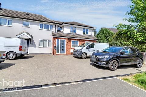 Flat 4, 8 Gatwick View, Billericay, CM12 9QU