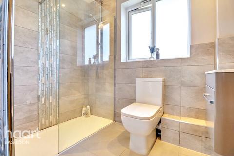Flat 4, 8 Gatwick View, Billericay, CM12 9QU