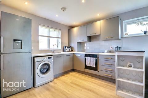 Flat 4, 8 Gatwick View, Billericay, CM12 9QU