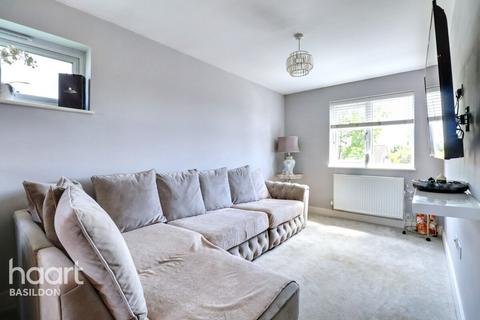 Flat 4, 8 Gatwick View, Billericay, CM12 9QU