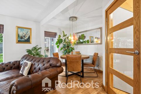 24 Linden Walk, Toll Bar, Doncaster, DN5 0RN