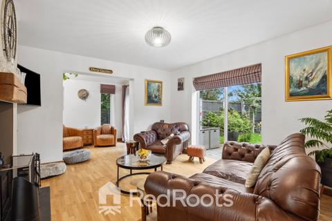24 Linden Walk, Toll Bar, Doncaster, DN5 0RN