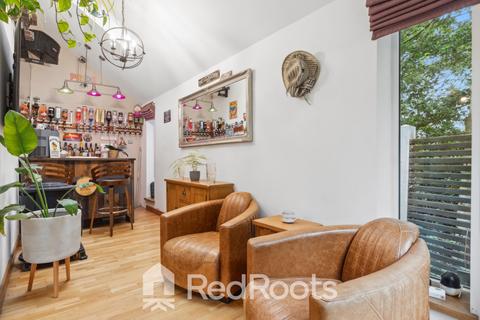 24 Linden Walk, Toll Bar, Doncaster, DN5 0RN