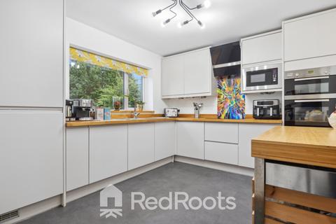 24 Linden Walk, Toll Bar, Doncaster, DN5 0RN