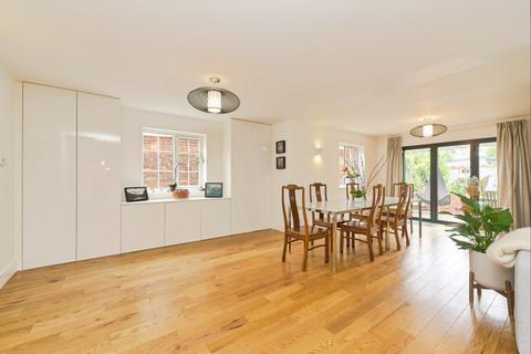 undefined, Maria Theresa Close, New Malden, KT3