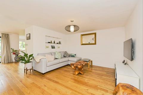 undefined, Maria Theresa Close, New Malden, KT3