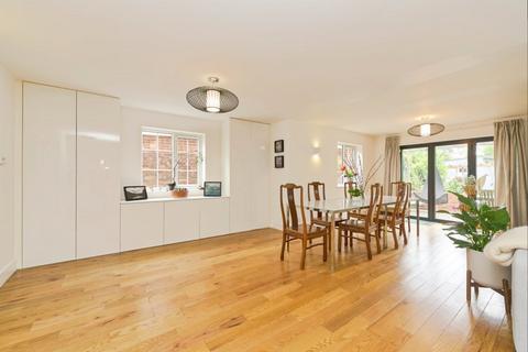 undefined, Maria Theresa Close, New Malden, KT3