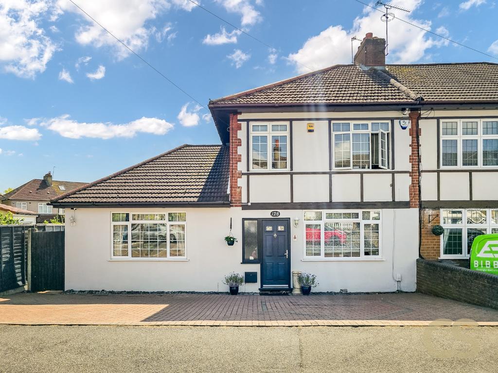Detached house exterior, driveway