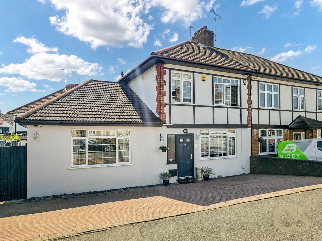 Detached house exterior, driveway