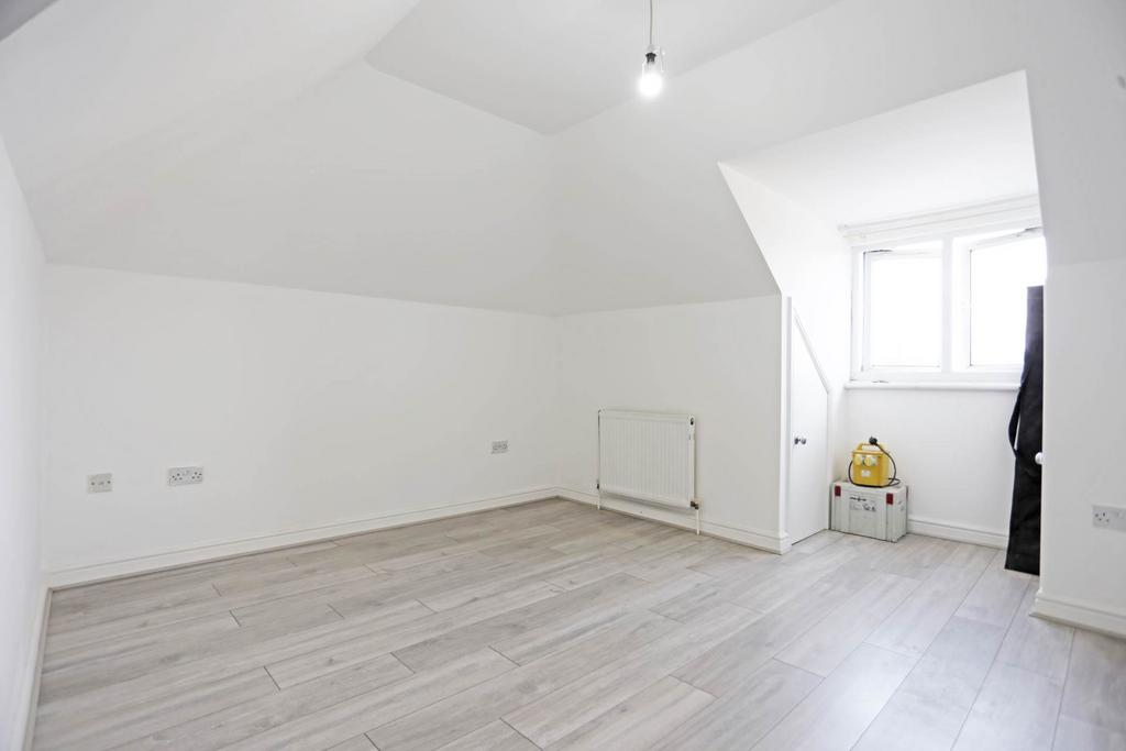 Apartment in Rainham - View 5