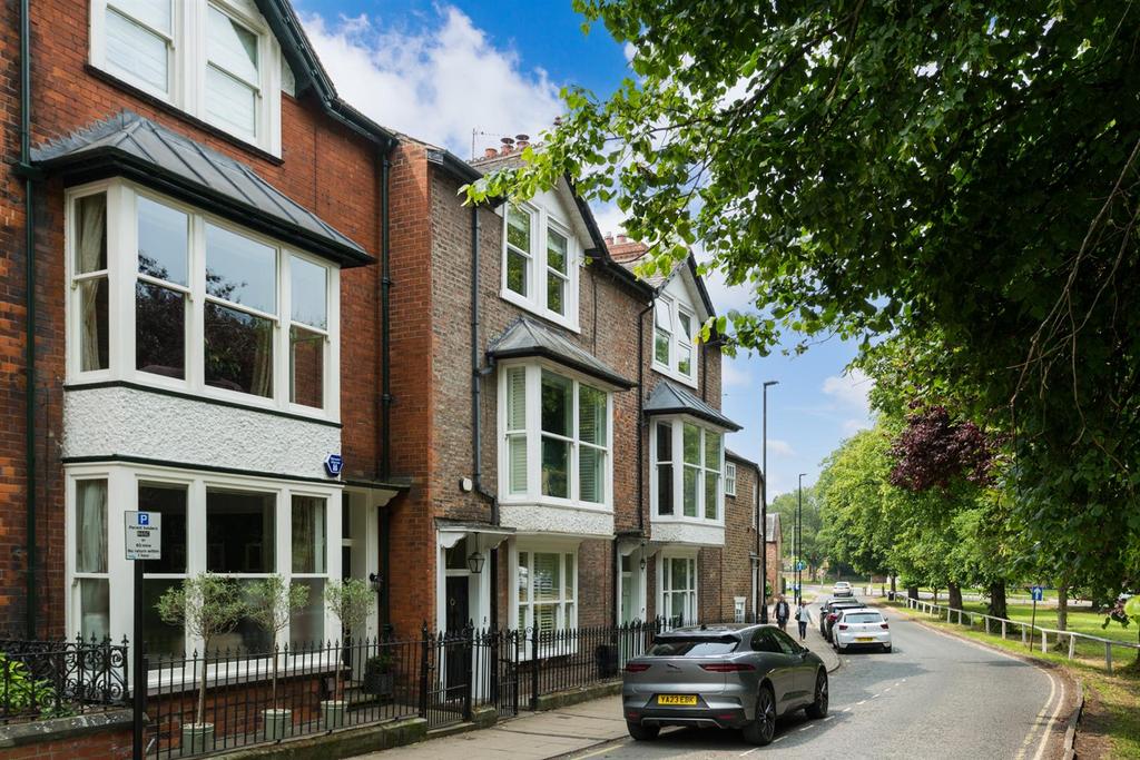 7 Clifton Green