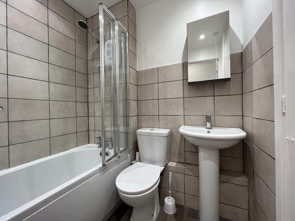 Bathroom Presented by Nicoleta at Ewe Move Bexleyhe