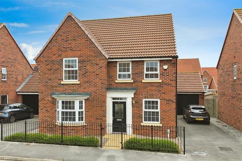 4 bedroom detached house for sale, Lawrance Avenue, Anlaby, Hull