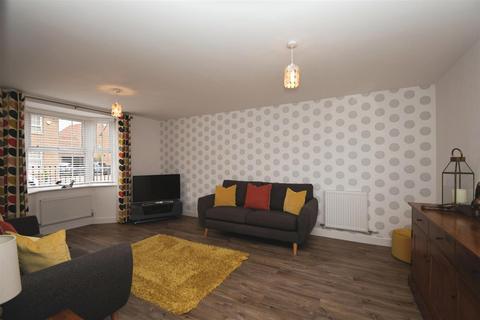 4 bedroom detached house for sale, Lawrance Avenue, Anlaby, Hull
