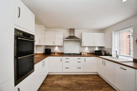 4 bedroom detached house for sale, Lawrance Avenue, Anlaby, Hull