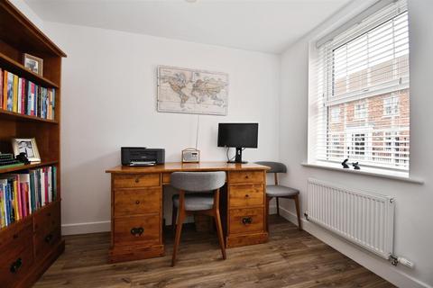4 bedroom detached house for sale, Lawrance Avenue, Anlaby, Hull