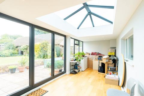3 bedroom cottage for sale, Castle Road, Wootton, OX20