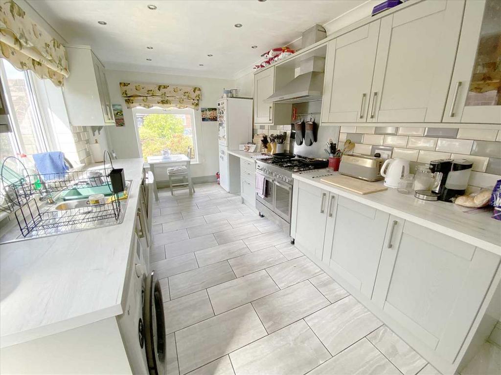 Dining Kitchen:
