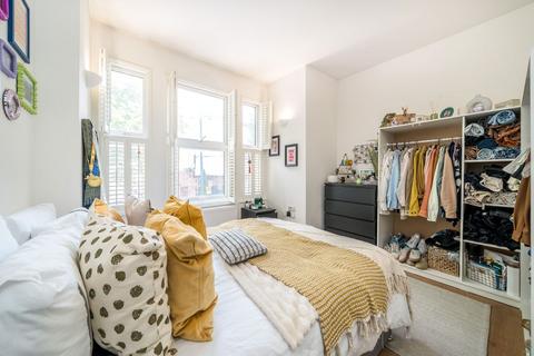 2 bedroom flat to rent, Cavendish Road, London SW12