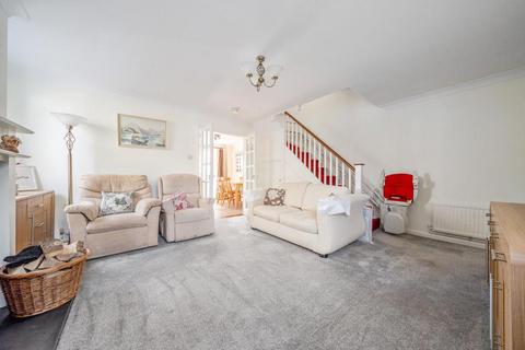 21 Chestnut Close, Brize Norton, Carterton, OX18 3YN
