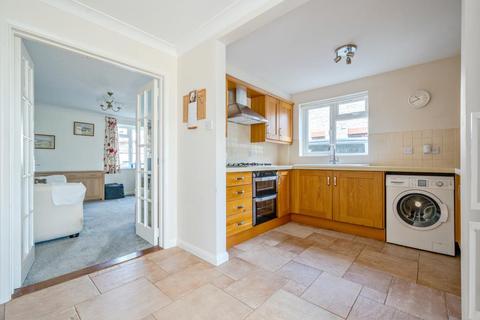 21 Chestnut Close, Brize Norton, Carterton, OX18 3YN