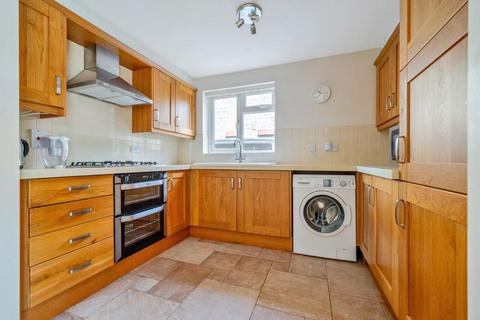 21 Chestnut Close, Brize Norton, Carterton, OX18 3YN