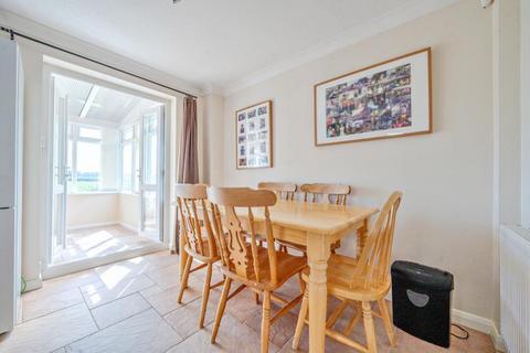 21 Chestnut Close, Brize Norton, Carterton, OX18 3YN