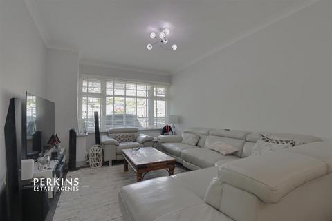 4 bedroom semi-detached house to rent, Southall, UB1