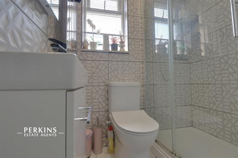 4 bedroom semi-detached house to rent, Southall, UB1