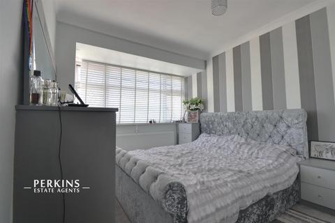 4 bedroom semi-detached house to rent, Southall, UB1