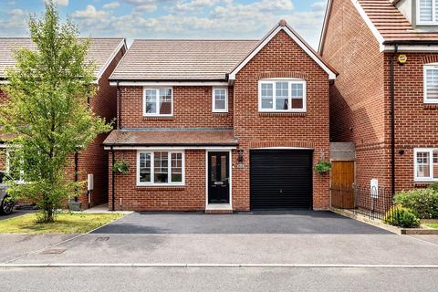 4 bedroom detached house for sale, Rhodes Way, Billingshurst, RH14