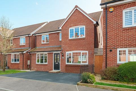 4 bedroom detached house for sale, Rhodes Way, Billingshurst, RH14