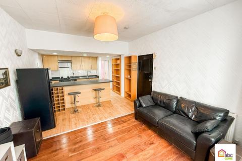 1 bedroom flat for sale, a Courtland Avenue, Ilford